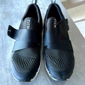 Tiem Women’s Cycling shoe, Size 7, Black/ White